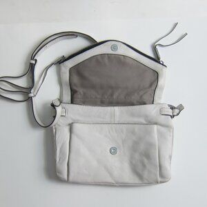 Vince Kamuto ivory-colored shoulder bag